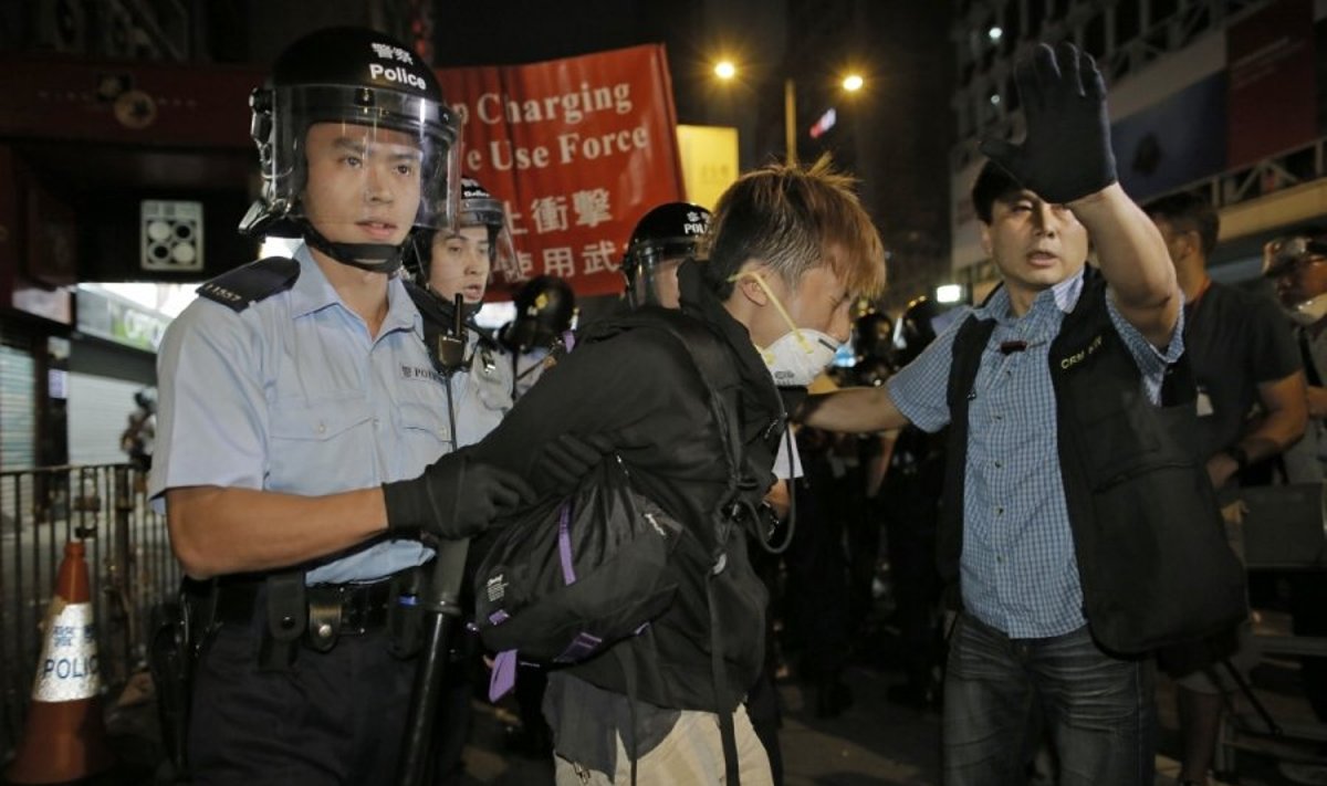 Protestai Honkonge nesiliauja
