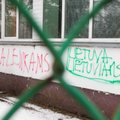 Po B.Komorowskio vizito vandalai išmargino lenkų mokyklos sienas