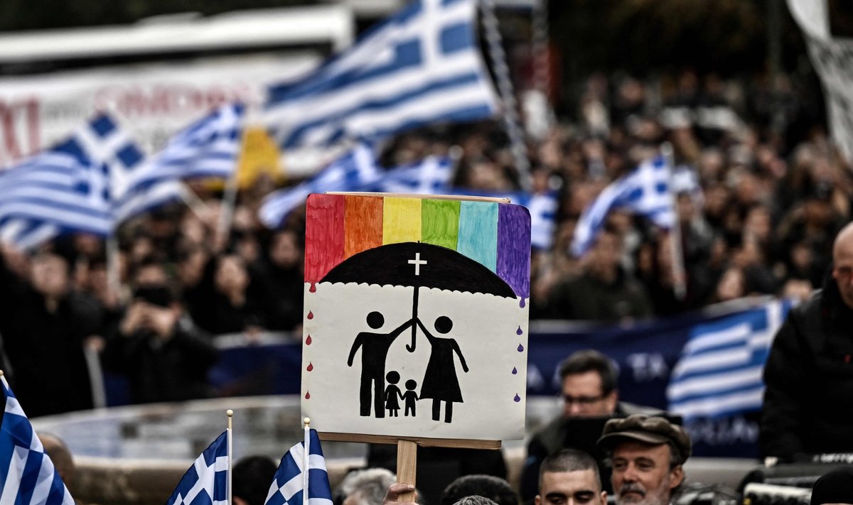 Graikai protestavo prieš tos pačios lyties santuokas ir įsivaikinimą