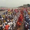 Kambodžoje švenčiamas vandens festivalis