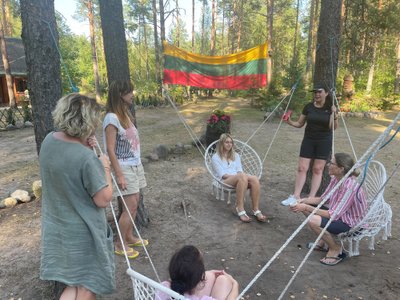 Pirmosios lituanistinių mokyklų mokytojų stovyklos akimirka. Asm. archyvo nuotr.