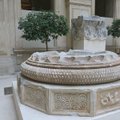 Apolono šventyklos kolona Prancūzijos prezidento soduose