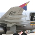 „Asiana Airlines“ keleivis atidarė išėjimo duris lėktuvui dar skrendant