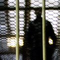 Garsiausias Lenkijos pedofilas žudikas į laisvę žengia bijodamas aukų artimųjų linčo teismo