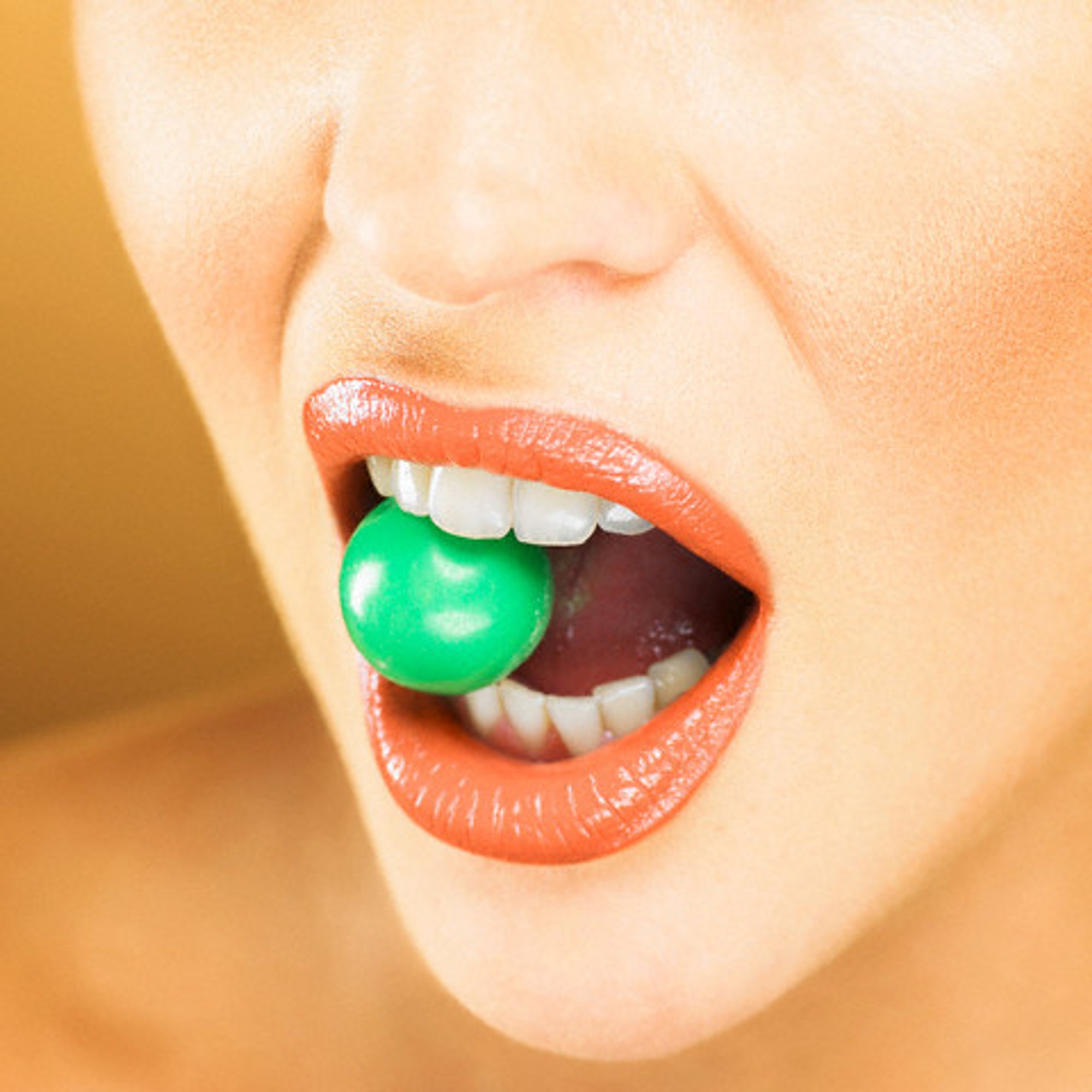 Что будет если проглотить жвачку. Вред жвачки. Что будет если проглотить жвачку. Что будет если глотать жвачку. Вредные привычки жевательная резинка.