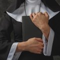 Dar vienas smūgis Katalikų Bažnyčiai – popiežius pripažino, kad kunigai naudojosi vienuolėmis kaip sekso vergėmis