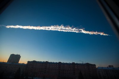 Pirmą kartą aptiktas smūgiškai patamsintas asteroidas Žemės apylinkėse, nuo kurio galėjo atskilti ir Čeliabinsko meteoroidas. 