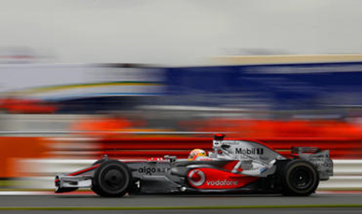 Lewisas Hamiltonas ("McLaren Mercedes") 