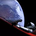 Kas dabar nutiks į kosmosą iškeltam „Tesla“ automobiliui ir manekenui?