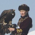 Sulaužiusi tradicijas „Berkuči mergina“ tapo pirmąja medžiotoja su ereliais Kazachstane