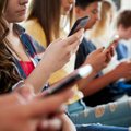 Anglijos mokyklose vaikams bus uždrausta naudotis mobiliaisiais telefonais