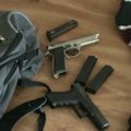 Krepšiuose koviniai ginklai, kišenėse – narkotikai