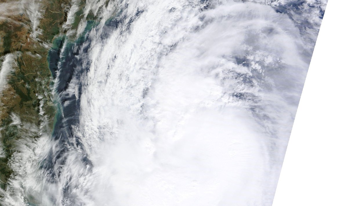Indijoje siaučia ciklonas "Thane"
