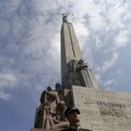 Rygos policijos pareigūnai sulaikė ant Laisvės paminklo užlipusį lietuvį