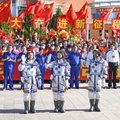 Kinija išsiuntė tris astronautus kosminės stoties statybai užbaigti