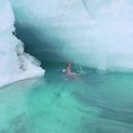 Plaukikas nusprendė atkreipti žmonių dėmesį į klimato kaitą plaukdamas lediniuose Antarktidos vandenyse