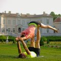 Akrobatinė joga: ne tik gražu, bet ir sveika