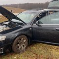 Vilkaviškio rajone girtas „Audi“ vairuotojas nuskriejo nuo kelio ir įlėkė į tvenkinį