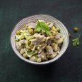 Liežuvio salotos: vos keli ingredientai ir turėsite šventinį patiekalą