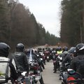 Motociklų entuziastai sezoną pradėjo kunigų apsuptyje