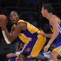 NBA ikisezoninėse rungtynėse „Golden State Warriors“ klubas sutriuškino „Lakers“ ekipą