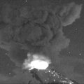 Naktį nufilmuotas Meksikos Popo ugnikalnio išsiveržimas