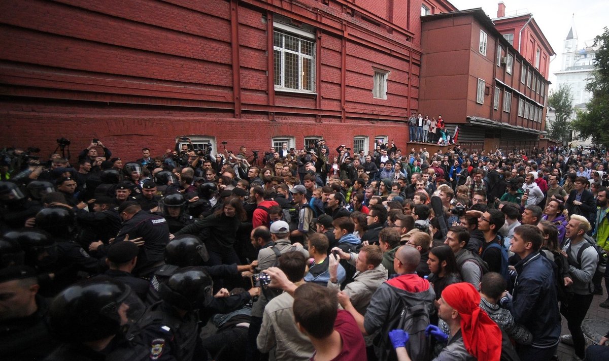 Per Rusijos opozicijos protestą yra suimtųjų, tarp jų ir keli pašalinti kandidatai