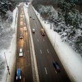 Sudėtingiausios eismo sąlygos tebėra Vakarų ir Šiaurės Lietuvos keliuose