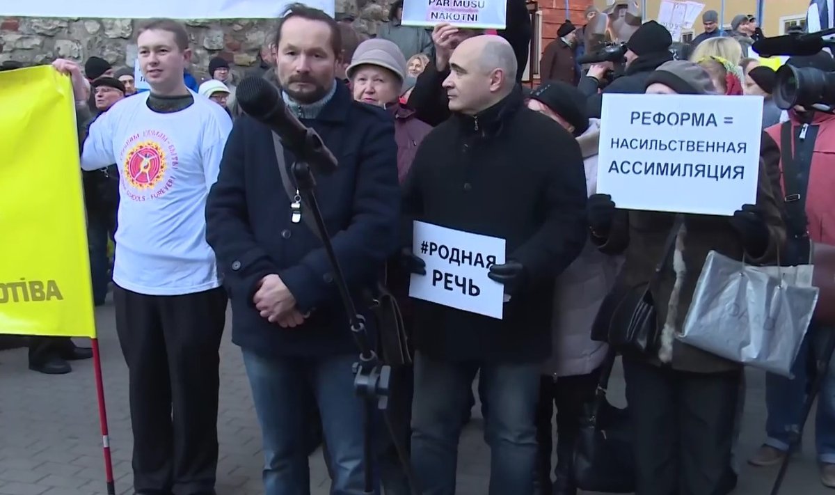 В Латвии на акцию в поддержку русских школ вышли пять тысяч человек