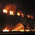 Bangladešo drabužių siuvimo fabrike kilęs gaisras pražudė daugiau kaip 100 žmonių