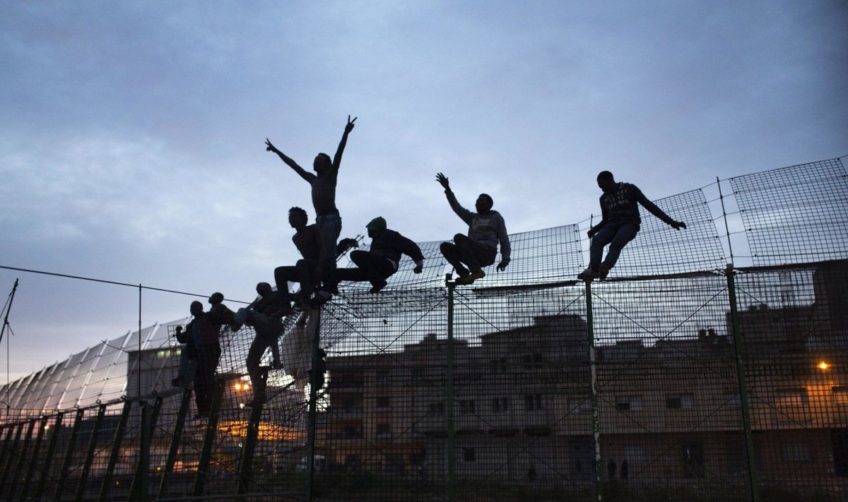 Migrantai veržiasi į Ispanijos teritoriją Melilijoje