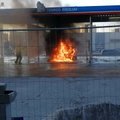 В Вильнюсе на автомойке загорелся внедорожник