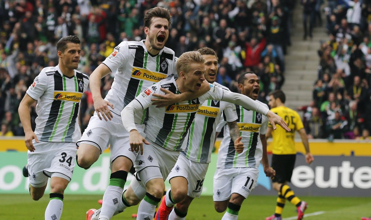 Menchengladbacho "Borussia" futbolininkai džiaugiasi įvarčiu