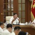 Pasklidus gandams dėl sveikatos – netikėtas Kim Jong Uno pasirodymas