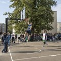 Vilniaus Karoliniškių gyventojams – atnaujinta krepšinio aikštė