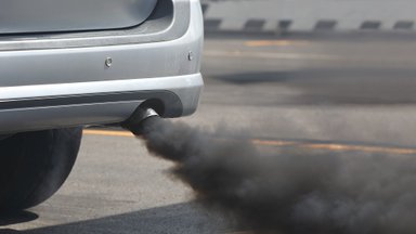 Aukšto rango įstatymų leidėjas ragina ES griežtinti tikslus dėl automobilių taršos