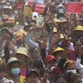 JT: Mianmaro saugumo pajėgos atskyrė ir užtvėrė 200 taikių protestuotojų