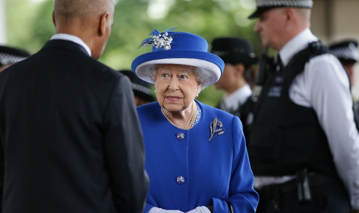 D. Britanijos karalienė išsakė ambicingus lūkesčius