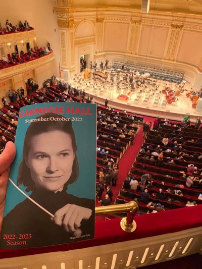 Mirga Gražinytė-Tyla ant viršelio  „Carnegie Hall“ salės  programėlės