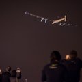 Saulės energija varomas lėktuvas „Solar Impulse“ baigė istorinį skrydį