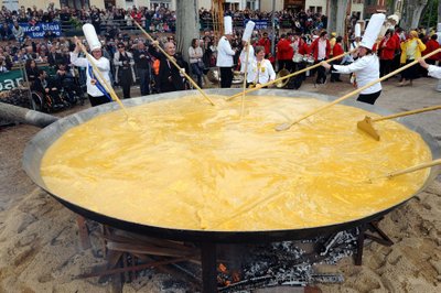 Milžiniškas omletas Prancūzijoje