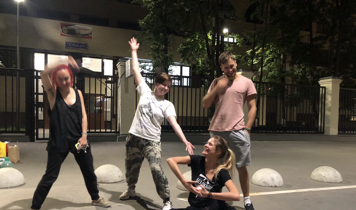 Участников Pussy Riot во второй раз отпустили из полиции