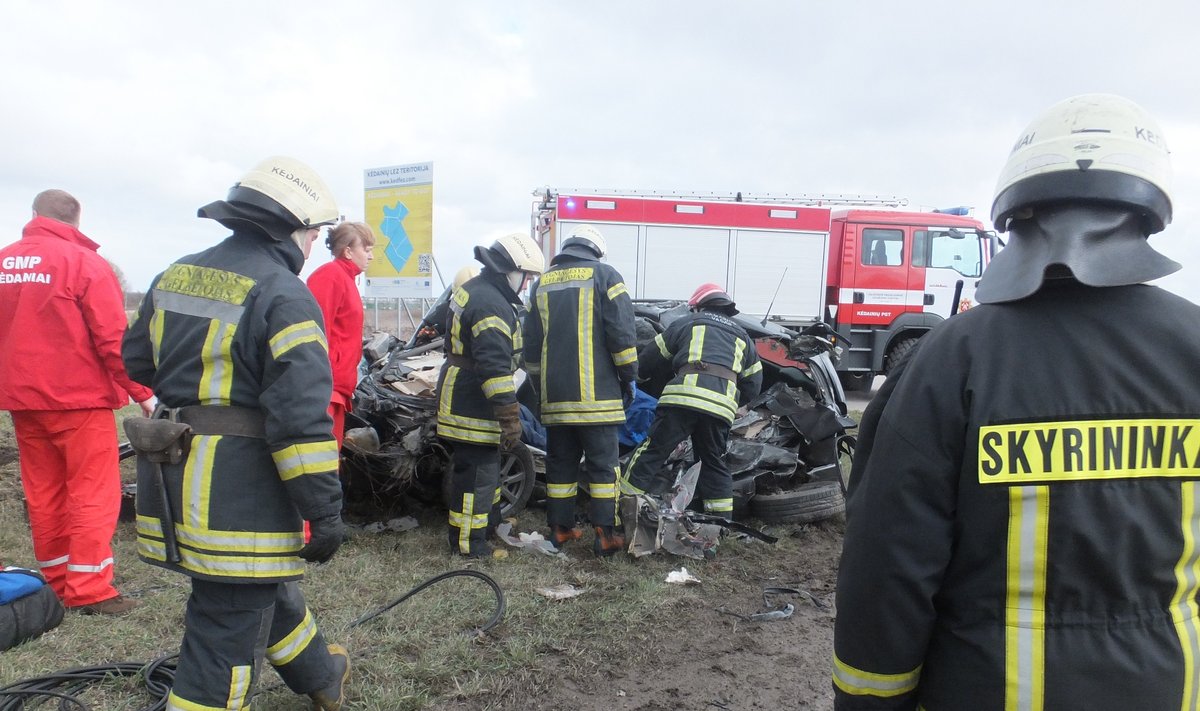 Sunkvežimis sutraiškė „Opel“, žuvo jaunas vyras 