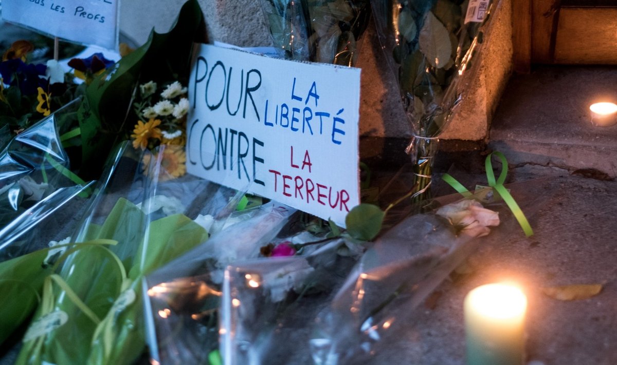 Prokuroras: Prancūzijos mokytoją žudikui mainais į 300–350 eurų parodė mokiniai