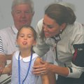 Norėdama išvengti gėdos Kate Middleton bendraudama su vaikais viešumoje naudoja kodinius išsireiškimus ir specialius gestus