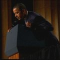 JAV prezidentui B.Obamai sakant kalbą, nuo tribūnos nukrito herbas