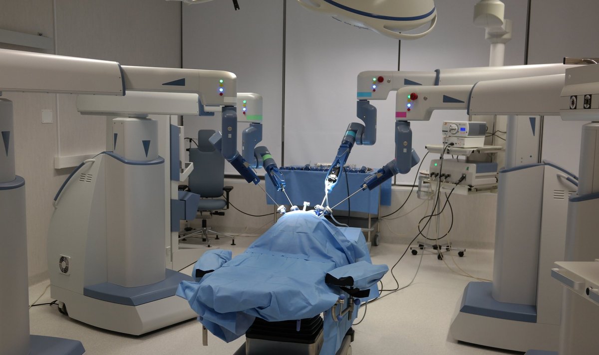 Chirurginis robotas paruoštas operacijai