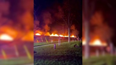 Užfiksuota, kaip Ontarijo provincijoje sudegė keletas traukinio vagonų