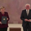 Vokietijos kanclerė Merkel oficialiai priėmė atleidimo iš pareigų raštą