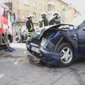 Moterį iš „Opel“ vadavo ugniagesiai, sužaloti ir du jos vaikai